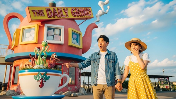 三重のおもしろスポットを巡るカップル