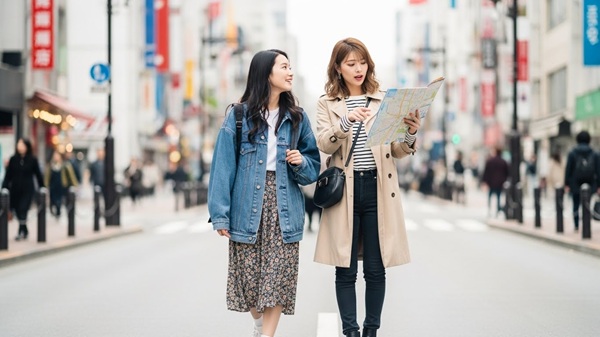 菰野町のおすすめスポットを巡る女性